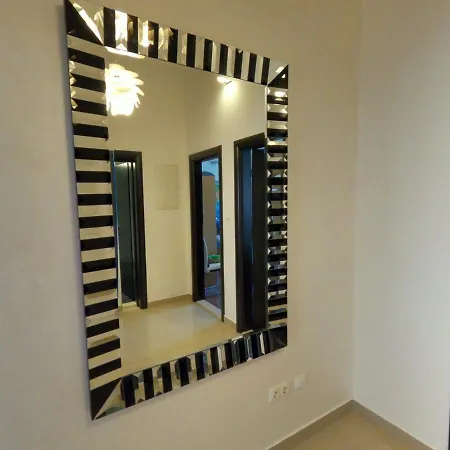 Luxe Leo Apartment *