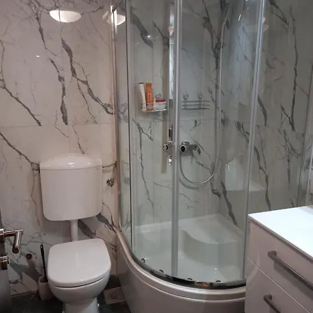 Luxe Leo Apartment