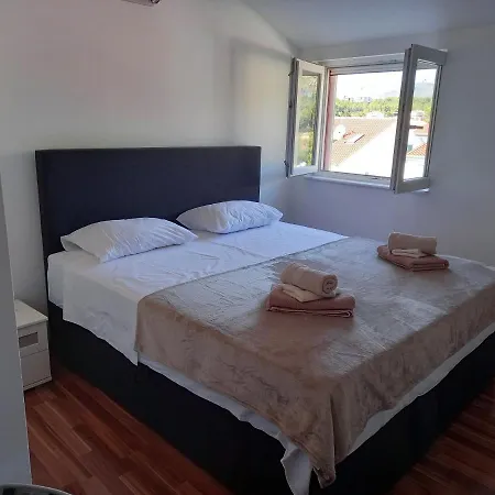 Luxe Leo Apartment *