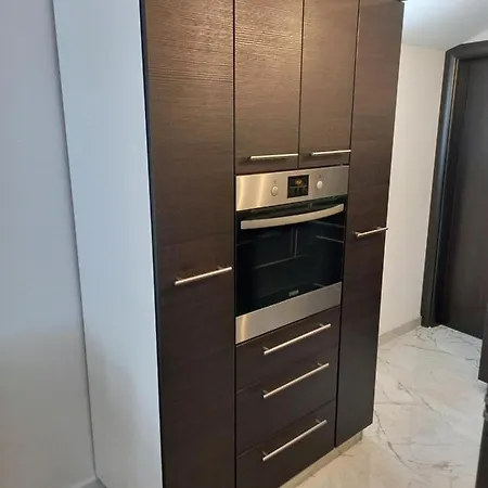 Luxe Leo